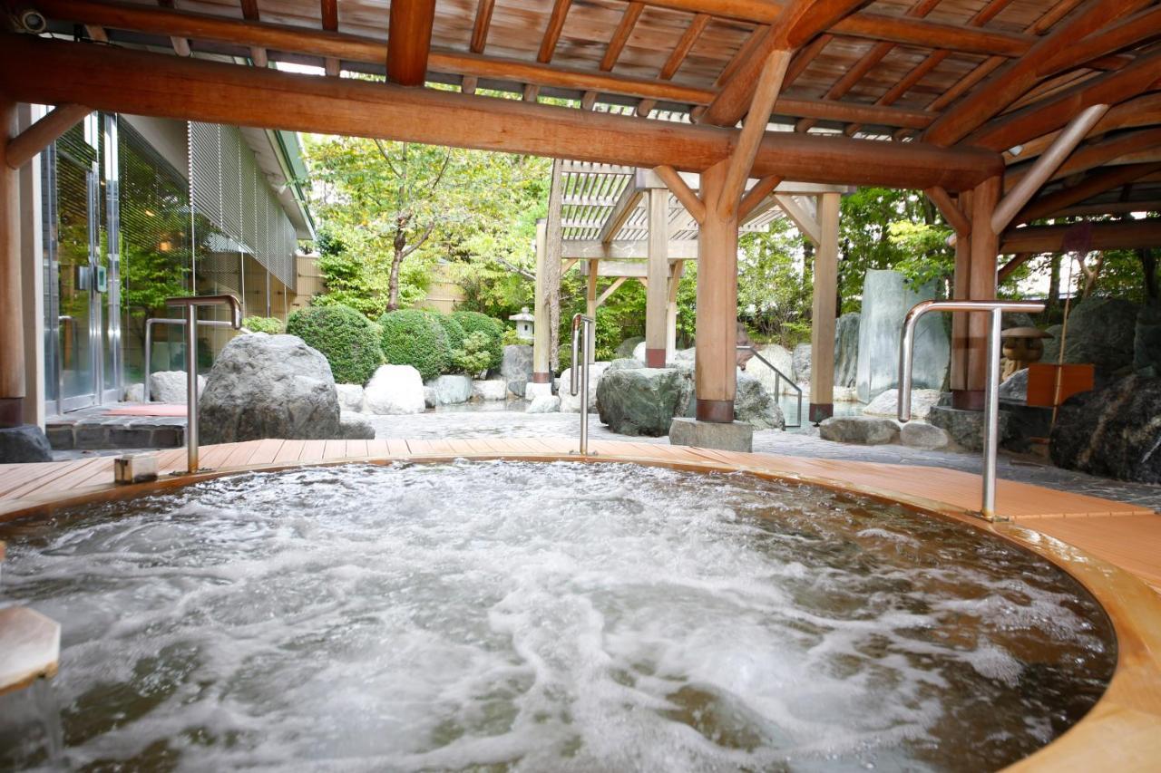 فندق تاكاياما جرين المظهر الخارجي الصورة A modern onsen