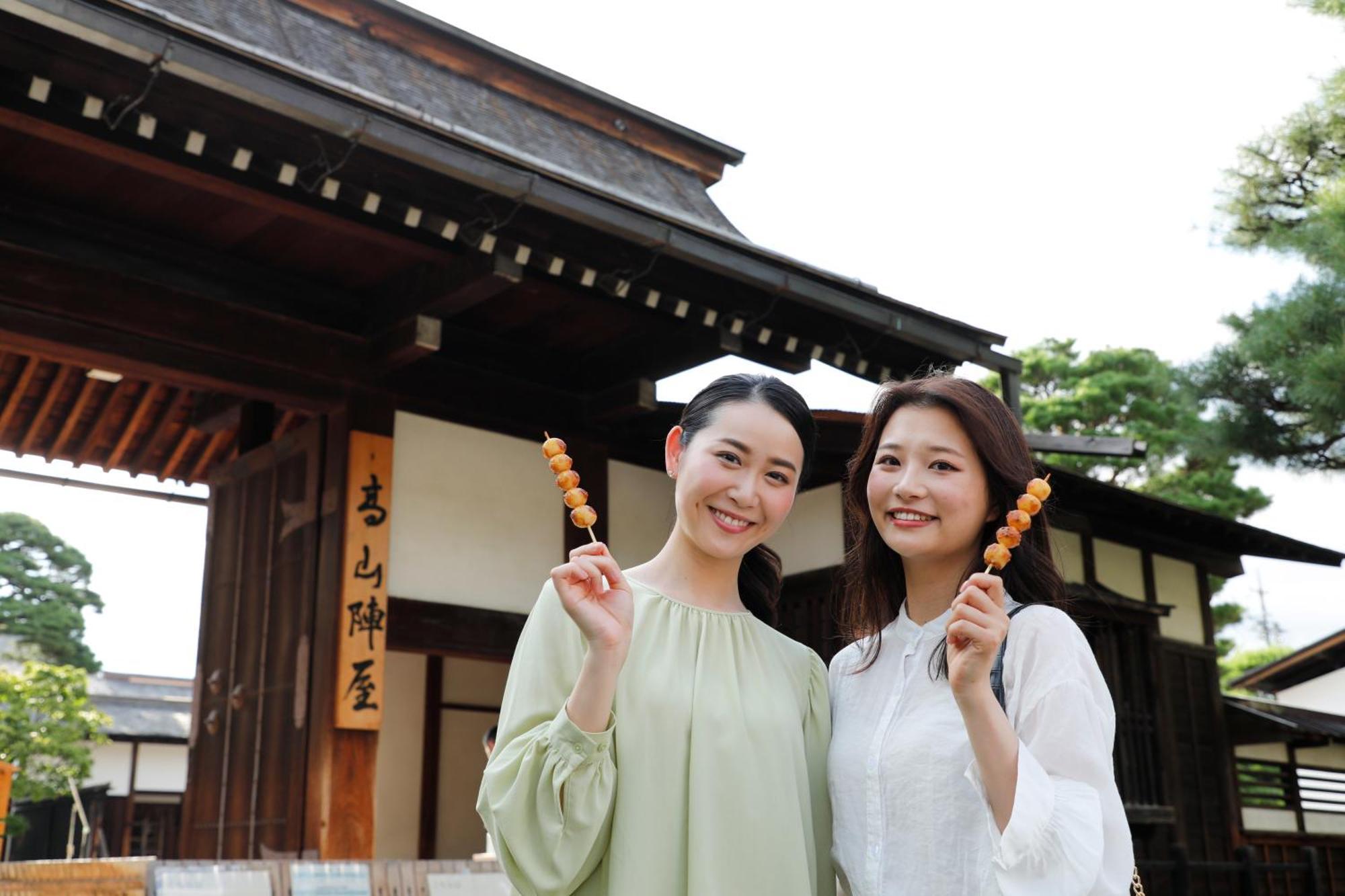 فندق تاكاياما جرين المظهر الخارجي الصورة Yōko Otsuka (left) and Yōko Mitsuya (right)