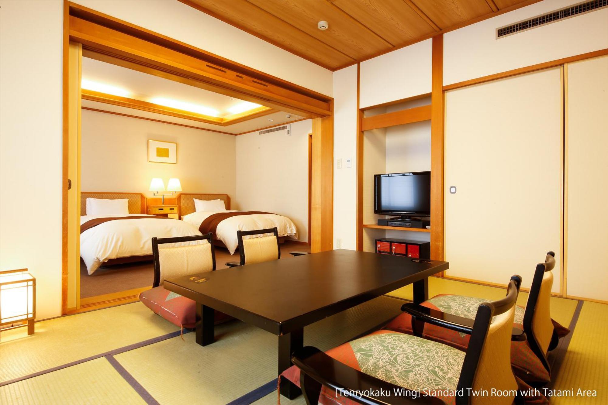 فندق تاكاياما جرين المظهر الخارجي الصورة A Japanese style room with tatami