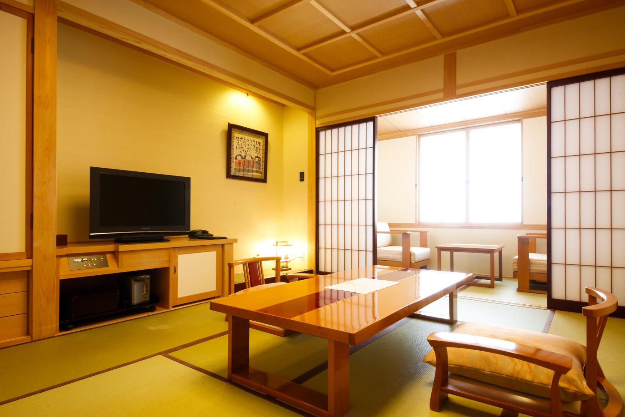 فندق تاكاياما جرين المظهر الخارجي الصورة A traditional Japanese room