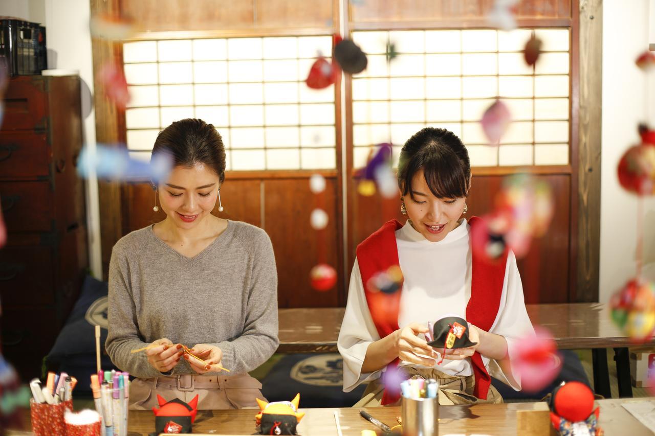 فندق تاكاياما جرين المظهر الخارجي الصورة Making of a traditional Japanese mask