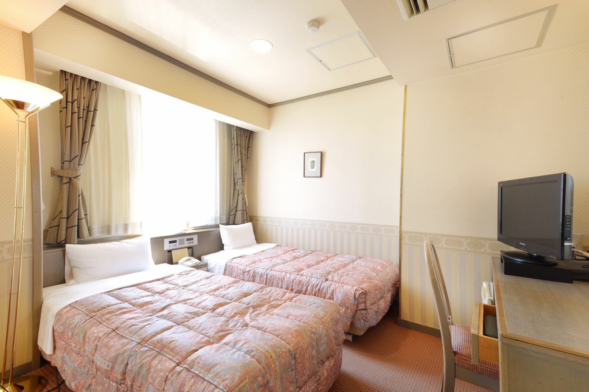 فندق تاكاياما جرين المظهر الخارجي الصورة A room at a Japanese business hotel